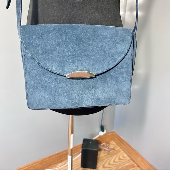 NWOT (never carried) Neely & Chloe blue suede magnetic flap small shoulder bag - Picture 3 of 7